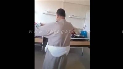 وصلة رقص لمصاب بكورونا ببني سويف في عيد ميلاد زميله بغرفة العزل | صور