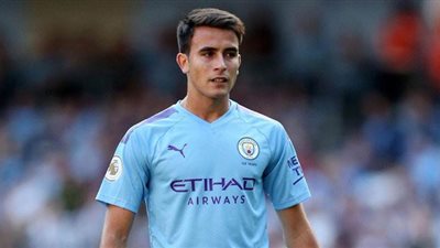 موقف برشلونة من ضم مدافع مانشستر سيتي