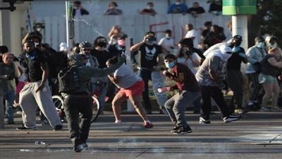 امرأة من أصول إفريقية متحولة جنسيا تتعرض لاعتداء في مينيابوليس | فيديو