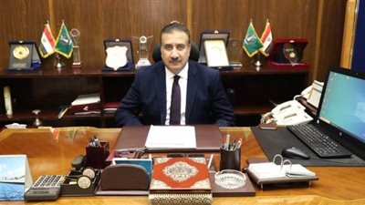 محافظ المنوفية يُسلم عدداً من المساعدات للأيتام المقبلين على الزواج