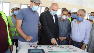 محافظ قنا: محطة دشنا تخدم 400 ألف نسمة بعد تطويرها | صور