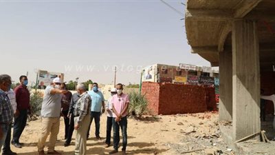 محافظ الوادي الجديد يكلف بسرعة الانتهاء من مشروع محلات حديقة السلام