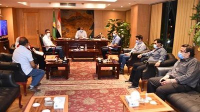 محافظ الفيوم يُشدد على متابعة التزام الفرق الطبية بالمستشفيات