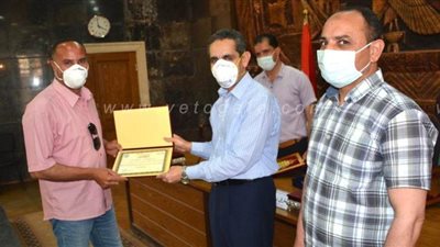 محافظ الغربية يكرم رؤساء المراكز والمدن والأحياء بعد انتهاء فترة عملهم | صور