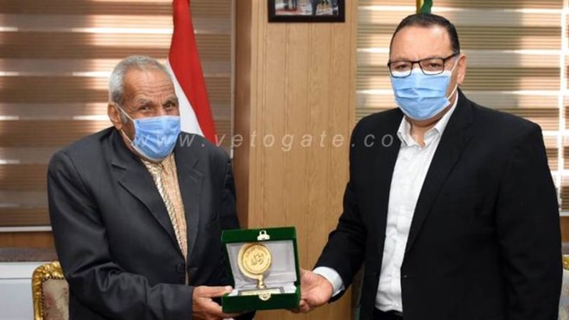 محافظ الشرقية يكرم