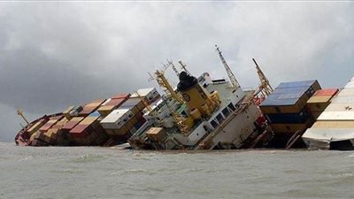 غرق باخرة إيرانية قرب سواحل العراق