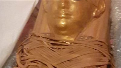 متحف مطار القاهرة الدولي يستقبل 12 قطعة أثرية من المخازن (صور)