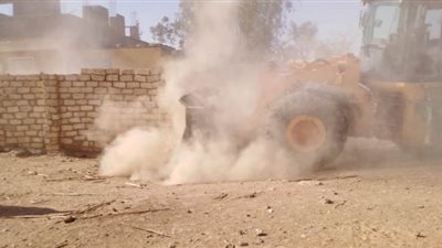 إزالة 289 مبنى مخالفا في حملات لاسترداد الأراضي بقنا | صور