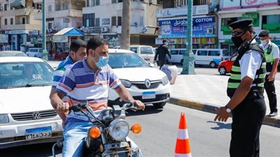 25 مخالفة مرورية بدمياط بسبب عدم ارتداء الكمامات