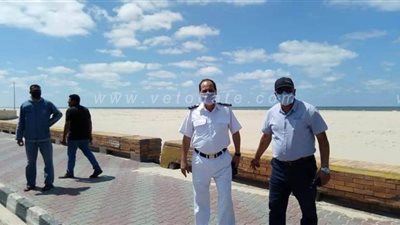 حملة أمنية وتنفيذية لمتابعة غلق شواطئ جمصة وتطويرها | صور