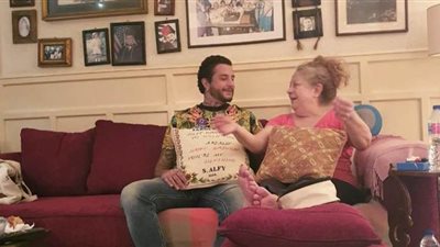 أحمد الفيشاوي: أبويا كان معودنا إن الجمعة يوم ماما المقدس