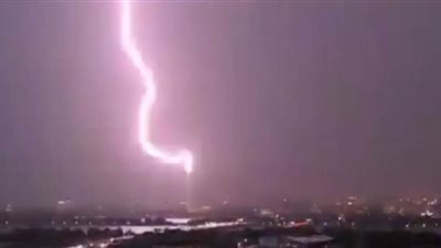 صاعقة تضرب جنديين أمريكيين بالقرب من البيت الأبيض | فيديو