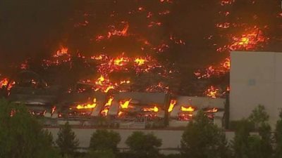 حريق هائل يلتهم مستودعات شركة أمازون بولاية كاليفورنيا الأميركية | فيديو