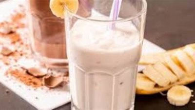 عصير الزبادى بالموز والليمون.. لذيذ ومنعش ويقوى المناعة