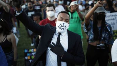 احتجاجات بمحيط السفارة الأمريكية في فرنسا| صور