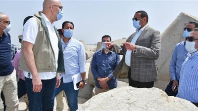 وزير الإسكان ومحافظ البحيرة يتفقدان إنشاءات مدينة رشيد الجديدة
