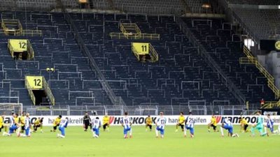 لاعبو بوروسيا وهيرتا برلين يتضامنون مع جورج فلويد ضحية العنصرية