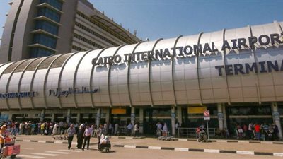 مطار القاهرة يستقبل 164 مصريا عالقا قادمين من السعودية