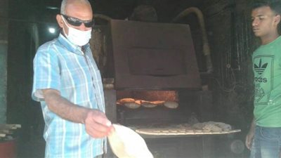 حملات تموينية على محلات بيع السجائر والمخابز لمتابعة الأسعار في قنا | صور