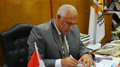 الوادي الجديد تدشن خط إنتاج لتصنيع 3 آلاف كمامة يوميا من مصنع للملابس الجاهزة