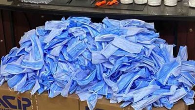 مداهمة مصنع بداخله 1.5 مليون كمامة وواق طبي من مواد مجهولة المصدر