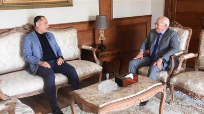 محافظ بورسعيد يبحث مع 