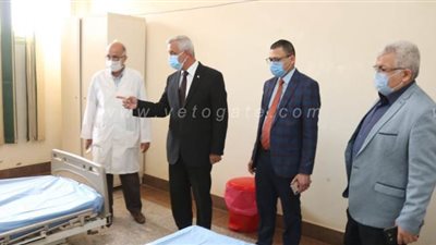 رئيس جامعة المنوفية يتفقد مستشفى العزل بالكبد القومي