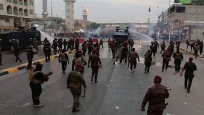 مواجهات بين الشرطة العراقية ومتظاهرين حاولوا اقتحام منزل محافظ النجف | فيديو