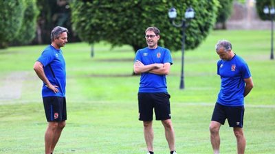 فايلر يبلغ معاونيه باستمراره في قيادة الأهلي الموسم المقبل