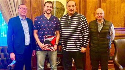 أحمد الصباغ يجدد عقده مع سلة الاتحاد | صور