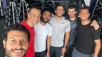 ربيعة ينشر سيلفي من الجيم مع ثلاثي الأهلي