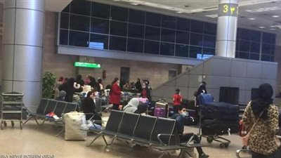 طبيب وفني على متن طائرات إجلاء المصريين لتسهيل الإجراءات