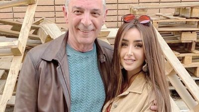 هنا الزاهد لمحمود حميدة : كان ليا الشرف أمثل قدامك