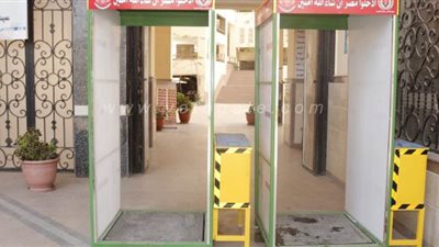 نشر بوابات التعقيم على أبواب مستشفيات جامعة المنصورة | صور