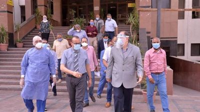 محافظ أسيوط يتفقد مستشفى عزل الراجحى والمدينة الجامعية للطالبات