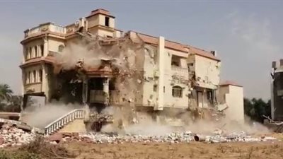 محافظة الجيزة تهدم قصر وفيلا بالهرم لإنشائهما بالمخالفة