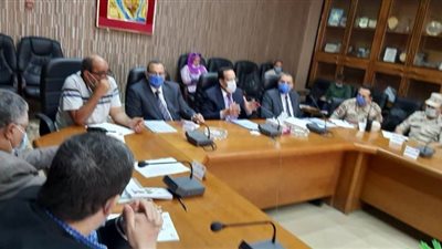 محافظ شمال سيناء يناقش توفير الإجراءات الوقائية لامتحانات الثانوية | صور