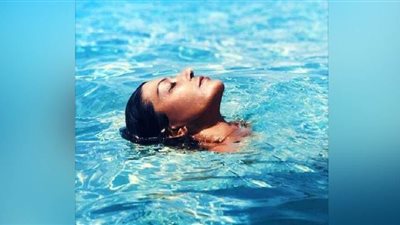 سميرة سعيد تستمع بالبحر: لحظات قليلة من الاسترخاء