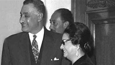 في يوم التنحي.. أم كلثوم تطالب عبد الناصر بالبقاء