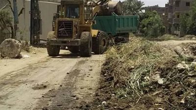 رفع 200 متر مخلفات ترع بقري مركز نقادة في قنا | صور