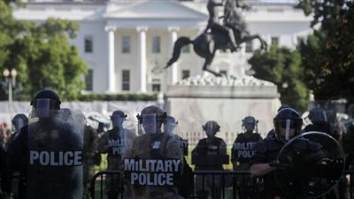 الديمقراطيون يُطالبون ترامب بتفكيك السياج حول ساحة لافاييت قرب البيت الأبيض