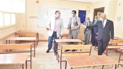 محافظ أسيوط يتفقد بعض مقرات لجان امتحانات الثانوية العامة