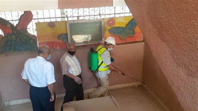 استعدادا لامتحانات الثانوية العامة.. تعقيم وتطهير اللجان بشبرا الخيمة | صور