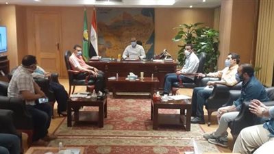 محافظ الفيوم يُشدد على التزام الفرق الطبية بالمستشفيات