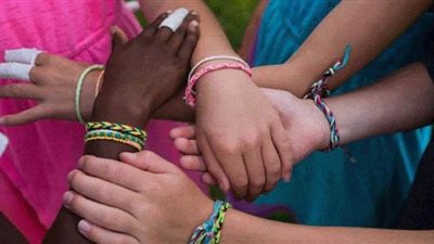 أطفال أمريكيون يجمعون 40 ألف دولار لدعم ذوي البشرة السمراء