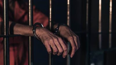 لصوص البريد فى الكلبشات.. المتهمون زوروا إيصالات سحب وإيداع أموال العملاء..  مصدر أمنى يكشف ألاعيب الموظفين .. وخبير قانونى يوضح العقوبات