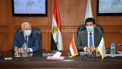 أشرف صبحي يبحث إنشاء المدينة الرياضية بـ