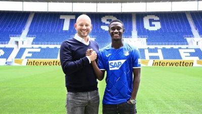 رغم محاربته للعنصرية.. نجم هوفنهايم: لا يجب إيقاف المباريات بسبب الأغبياء