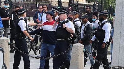 شرطة بريطانيا تحذر مناهضي العنصرية من الاحتجاجات التخريبية