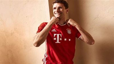 بايرن يخوض مباراة فرانكفورت بنصف نهائي كأس ألمانيا بالقميص الجديد | فيديو